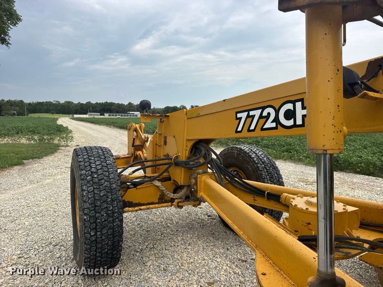image for item DY3153 2000 John Deere 772CH motor grader