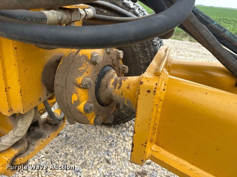 image for item DY3153 2000 John Deere 772CH motor grader