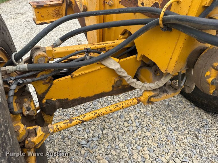 image for item DY3153 2000 John Deere 772CH motor grader