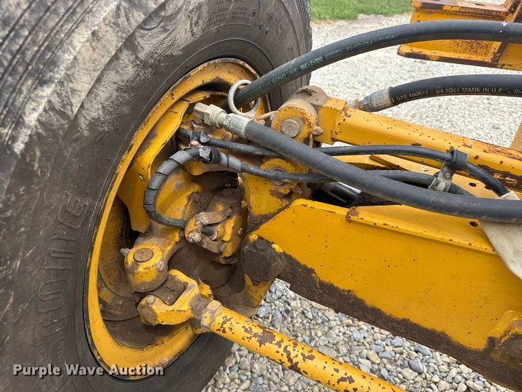 image for item DY3153 2000 John Deere 772CH motor grader