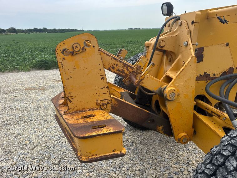 image for item DY3153 2000 John Deere 772CH motor grader