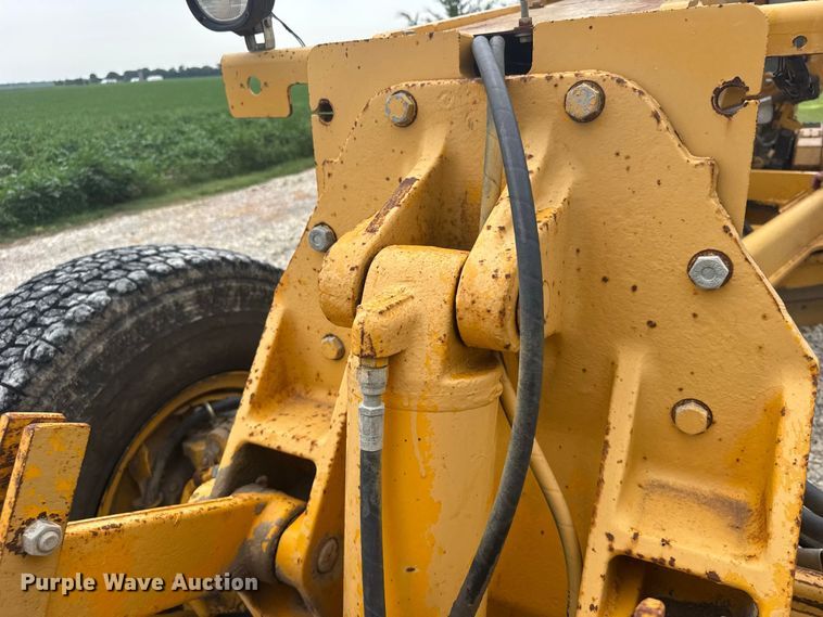 image for item DY3153 2000 John Deere 772CH motor grader