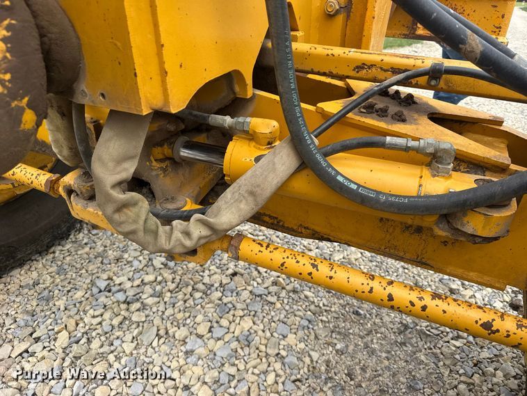 image for item DY3153 2000 John Deere 772CH motor grader