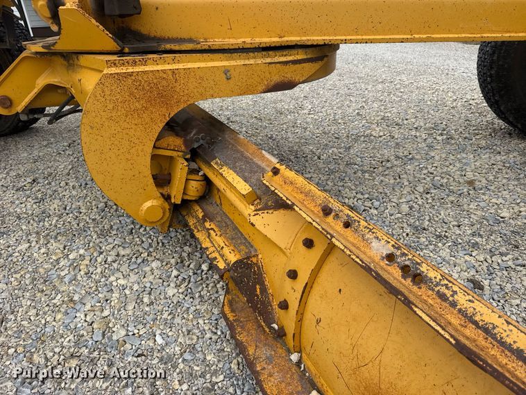 image for item DY3153 2000 John Deere 772CH motor grader