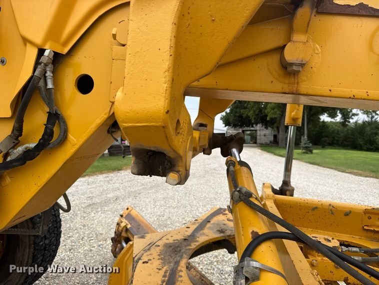 image for item DY3153 2000 John Deere 772CH motor grader