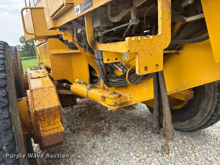 image for item DY3153 2000 John Deere 772CH motor grader