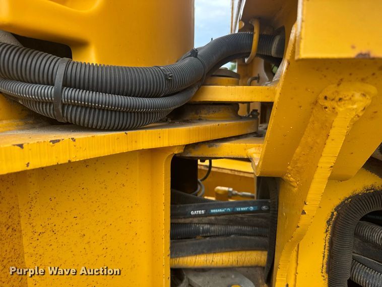 image for item DY3153 2000 John Deere 772CH motor grader