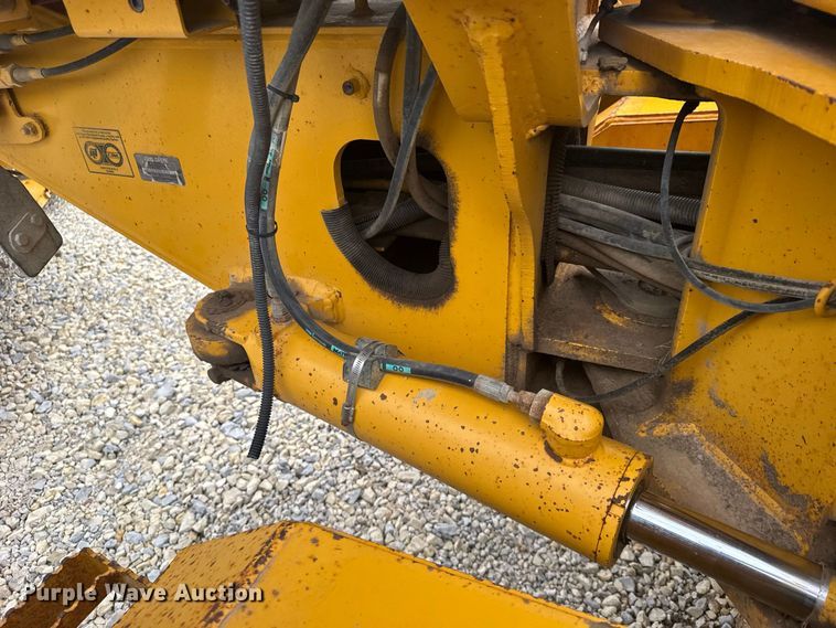 image for item DY3153 2000 John Deere 772CH motor grader