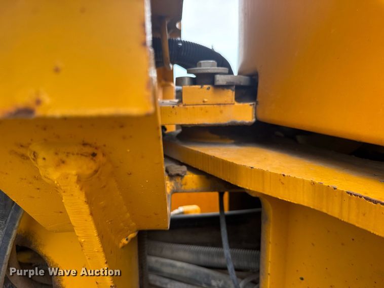 image for item DY3153 2000 John Deere 772CH motor grader