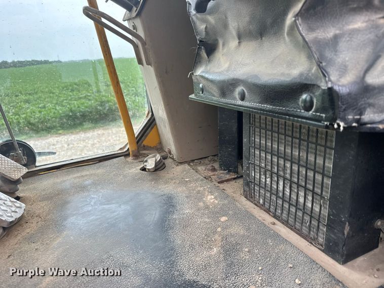 image for item DY3153 2000 John Deere 772CH motor grader
