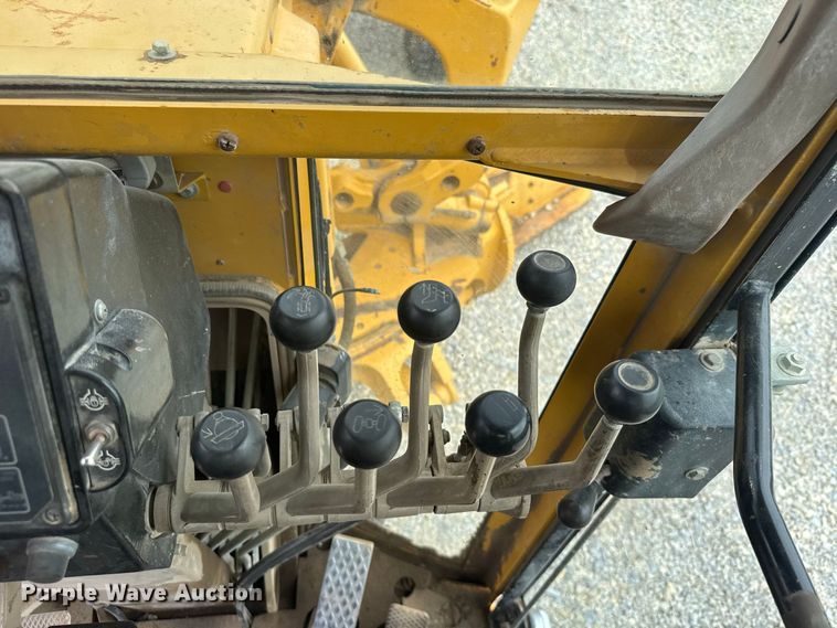 image for item DY3153 2000 John Deere 772CH motor grader