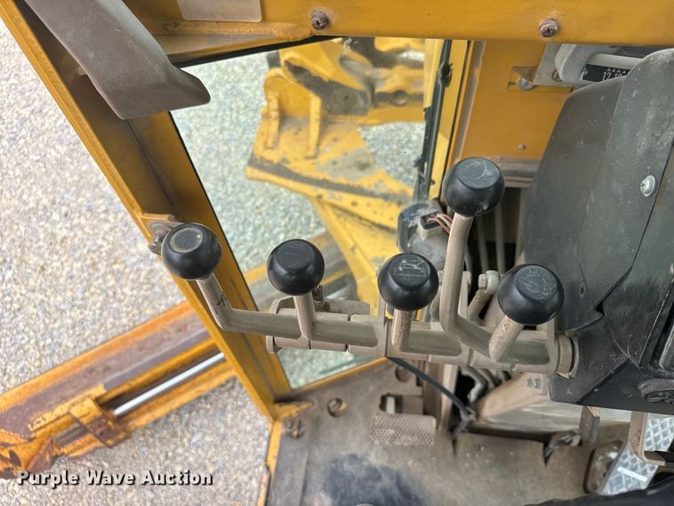 image for item DY3153 2000 John Deere 772CH motor grader