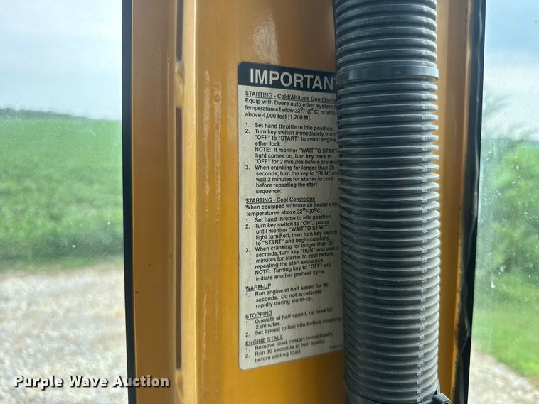 image for item DY3153 2000 John Deere 772CH motor grader