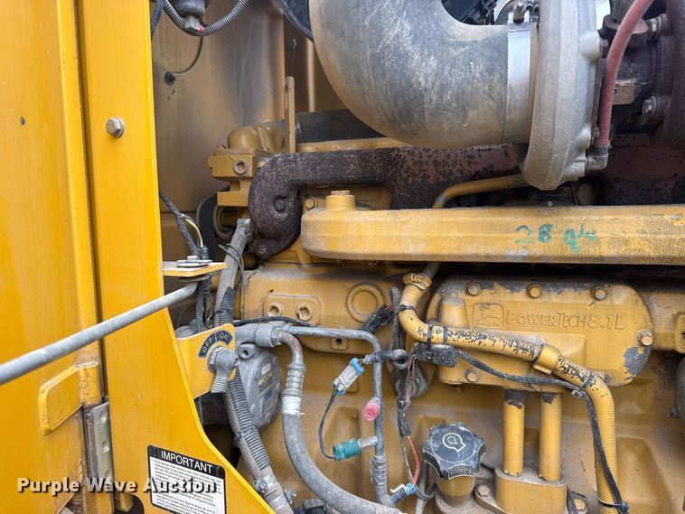 image for item DY3153 2000 John Deere 772CH motor grader