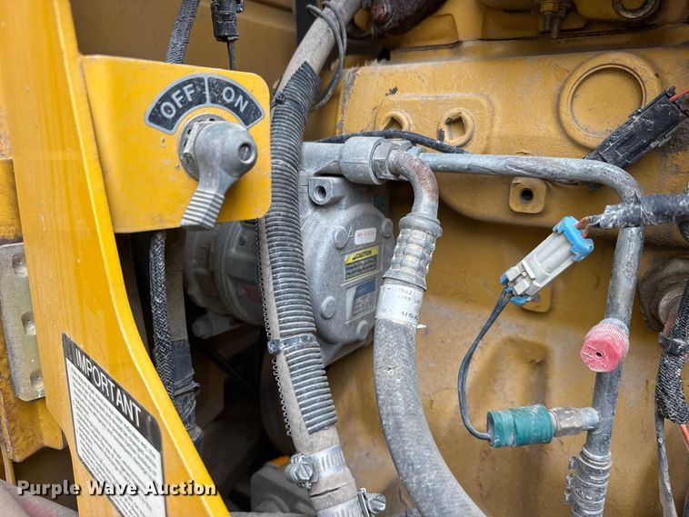 image for item DY3153 2000 John Deere 772CH motor grader