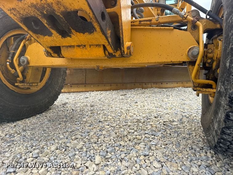 image for item DY3153 2000 John Deere 772CH motor grader