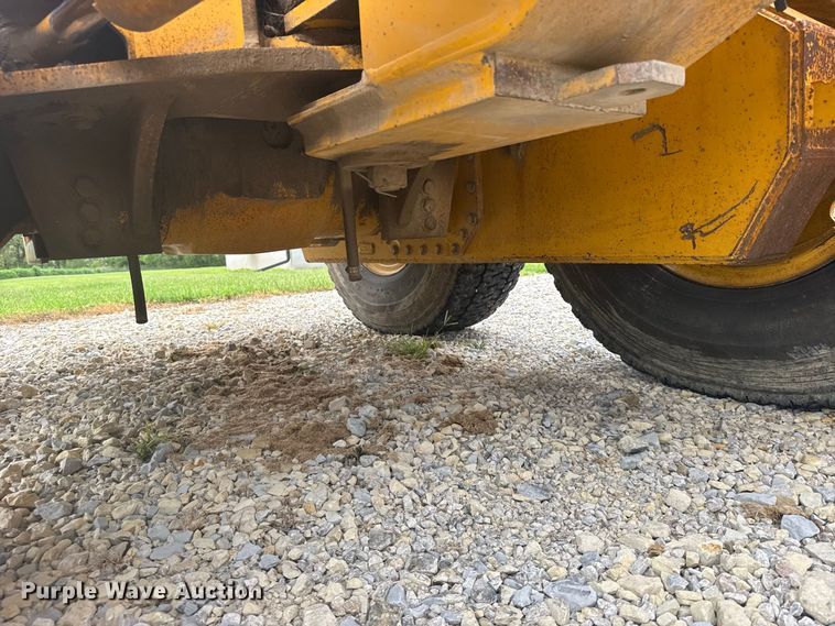 image for item DY3153 2000 John Deere 772CH motor grader