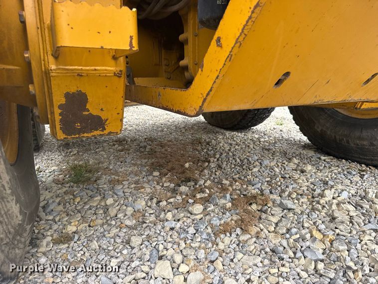 image for item DY3153 2000 John Deere 772CH motor grader