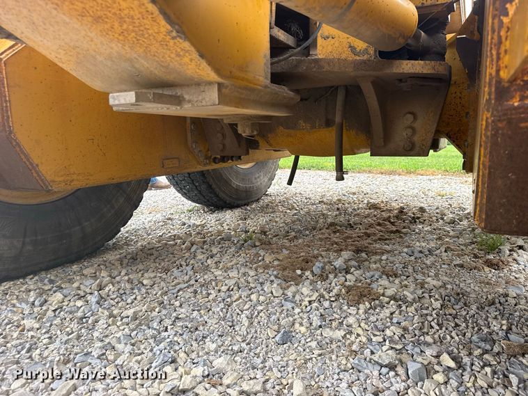 image for item DY3153 2000 John Deere 772CH motor grader