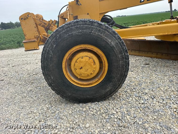 image for item DY3153 2000 John Deere 772CH motor grader