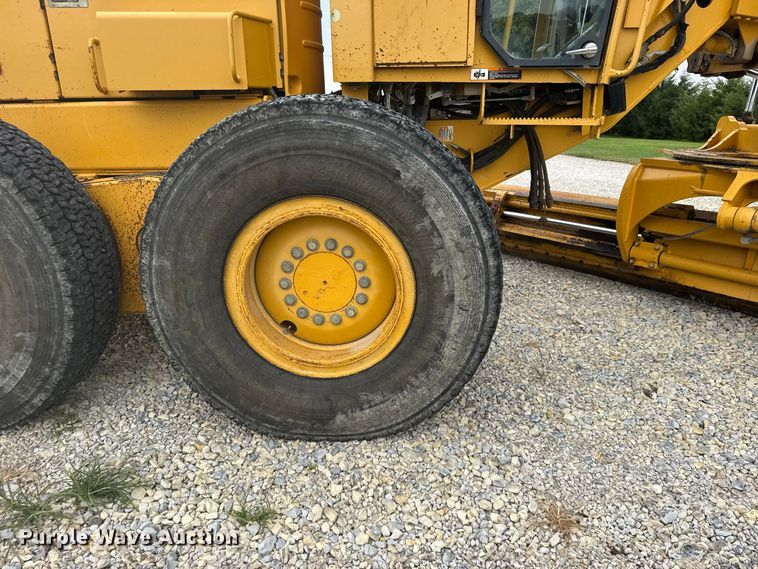 image for item DY3153 2000 John Deere 772CH motor grader