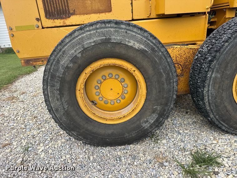 image for item DY3153 2000 John Deere 772CH motor grader