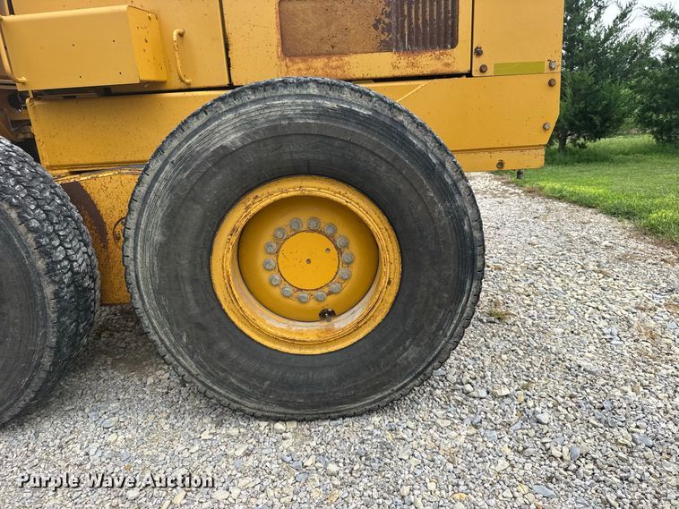 image for item DY3153 2000 John Deere 772CH motor grader