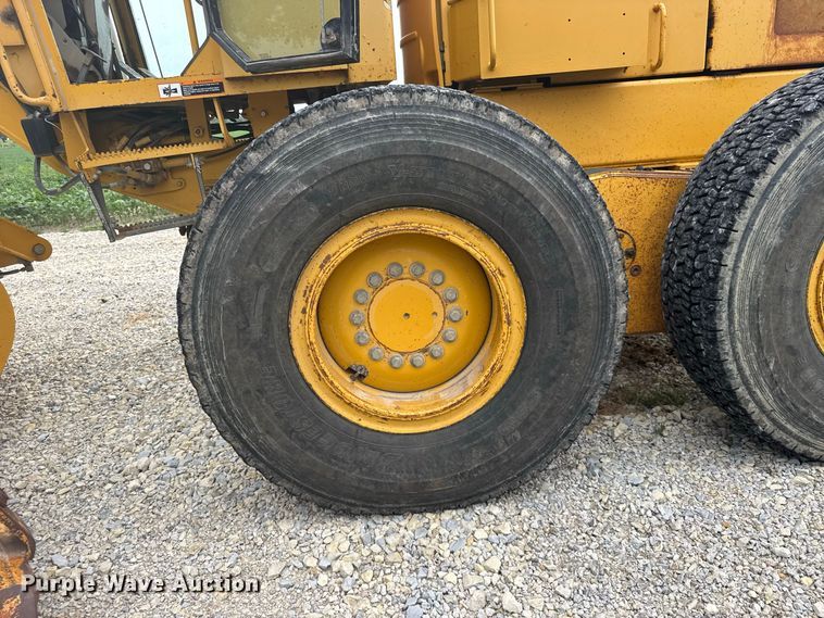 image for item DY3153 2000 John Deere 772CH motor grader