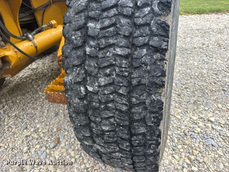 image for item DY3153 2000 John Deere 772CH motor grader
