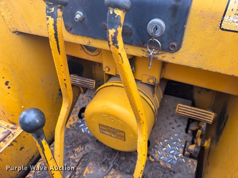 image for item DY3177 John Deere 450 track loader