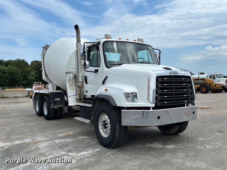 image for item DZ4547 2015 Freightliner 114SD ready mix truck