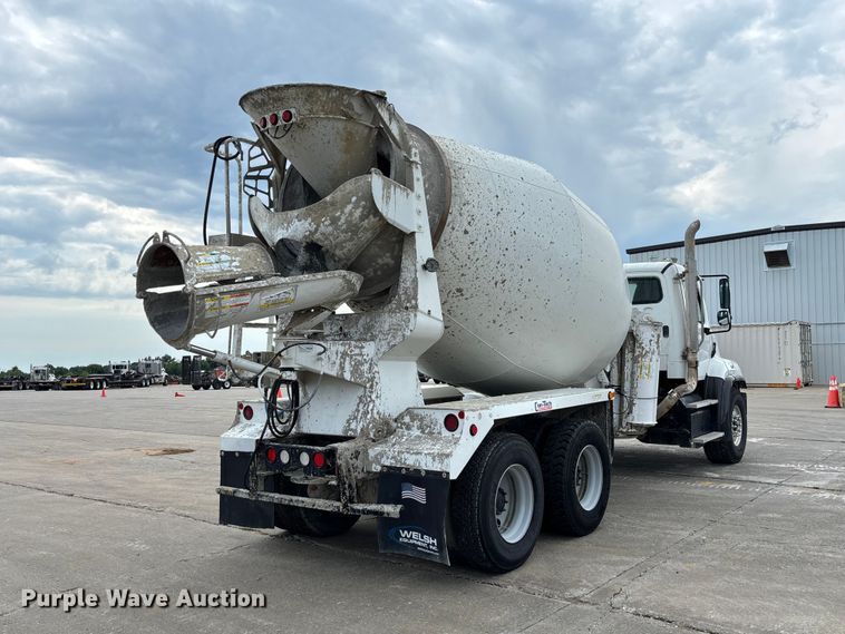 image for item DZ4547 2015 Freightliner 114SD ready mix truck