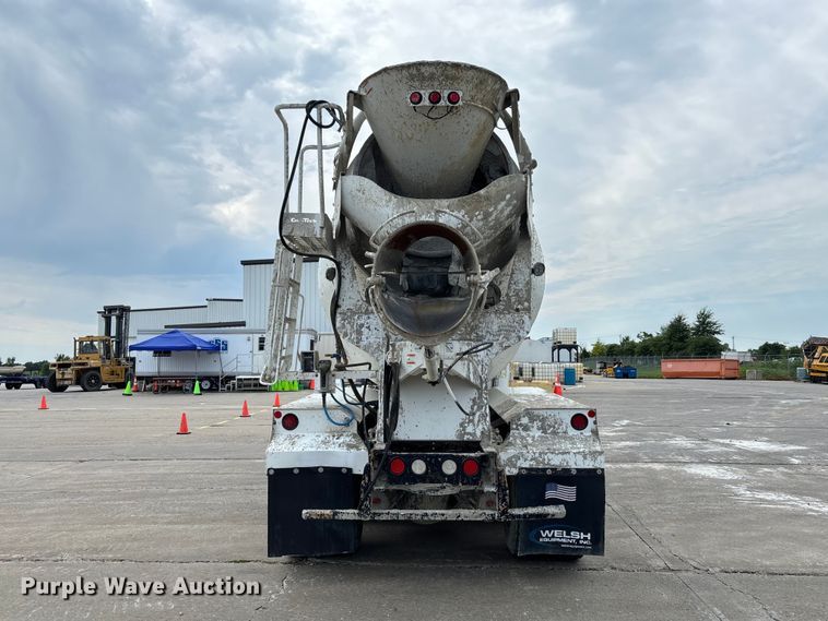 image for item DZ4547 2015 Freightliner 114SD ready mix truck