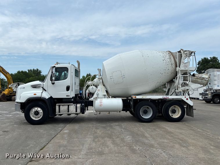 image for item DZ4547 2015 Freightliner 114SD ready mix truck