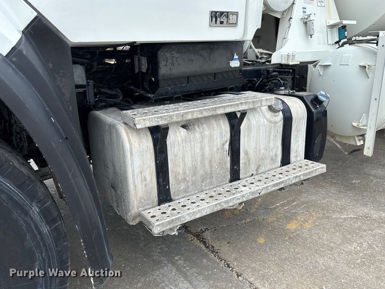 image for item DZ4547 2015 Freightliner 114SD ready mix truck
