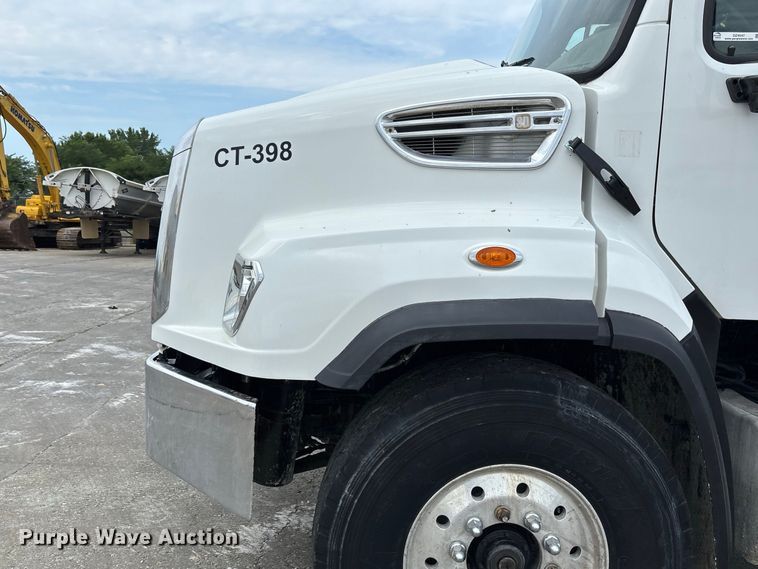 image for item DZ4547 2015 Freightliner 114SD ready mix truck