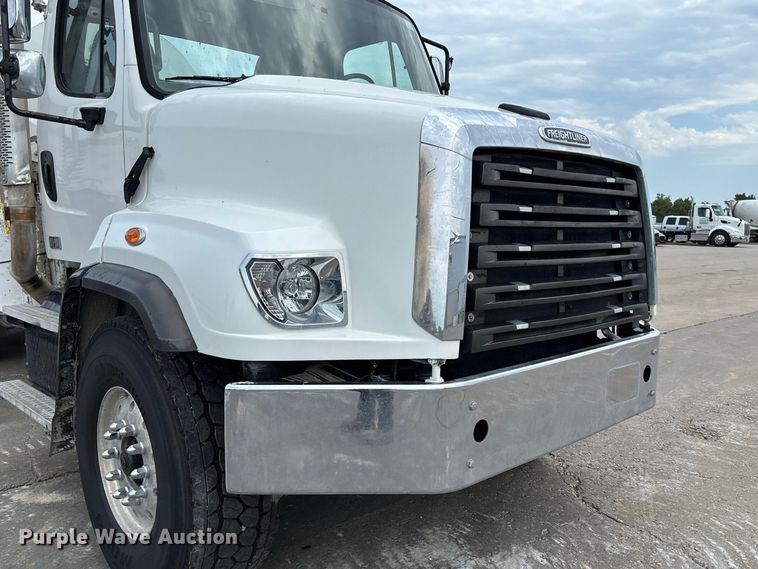image for item DZ4547 2015 Freightliner 114SD ready mix truck