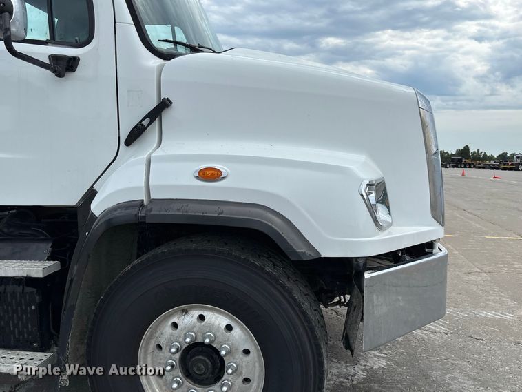 image for item DZ4547 2015 Freightliner 114SD ready mix truck