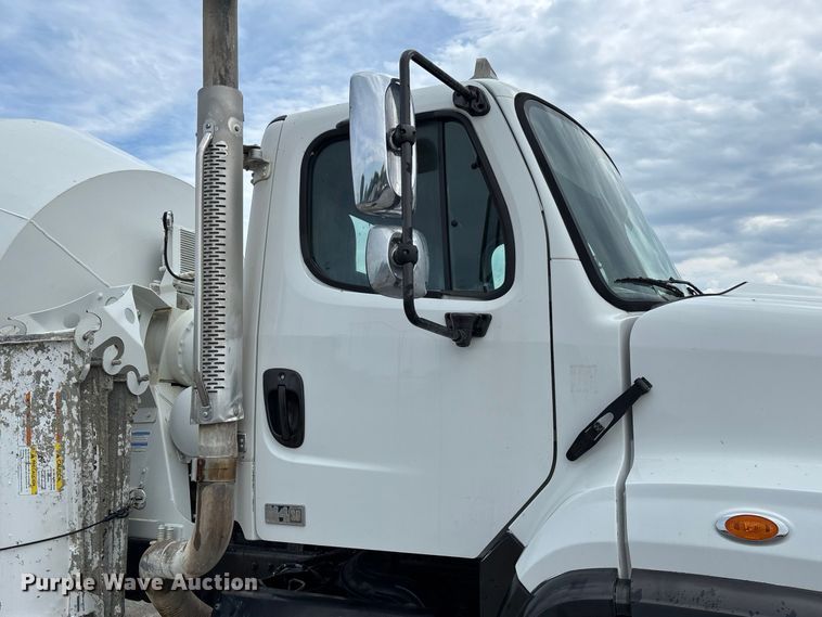 image for item DZ4547 2015 Freightliner 114SD ready mix truck