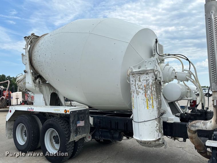 image for item DZ4547 2015 Freightliner 114SD ready mix truck