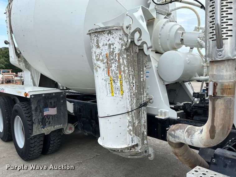 image for item DZ4547 2015 Freightliner 114SD ready mix truck