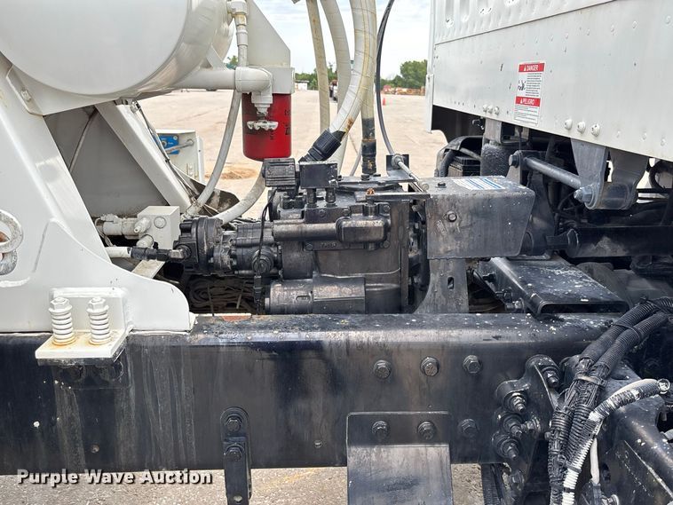 image for item DZ4547 2015 Freightliner 114SD ready mix truck