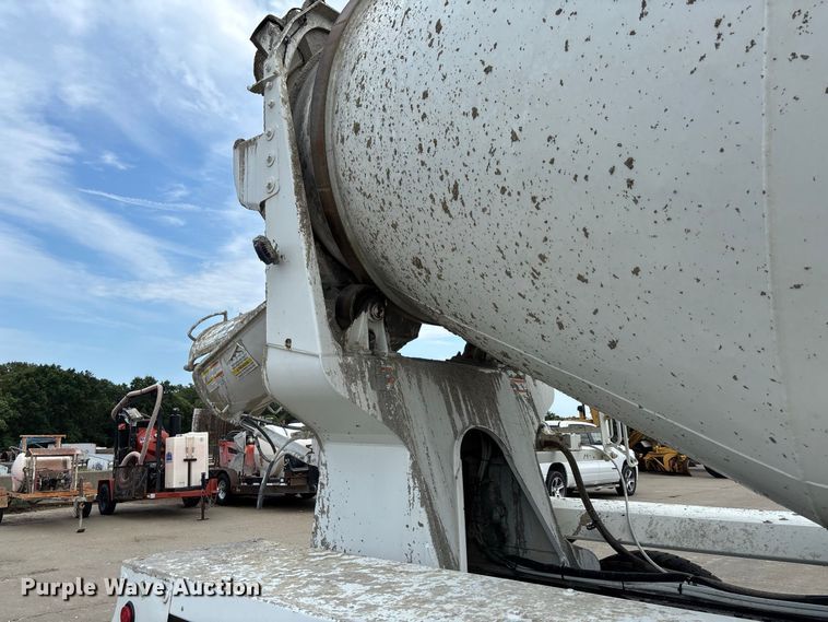 image for item DZ4547 2015 Freightliner 114SD ready mix truck