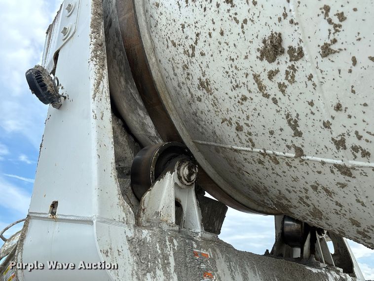 image for item DZ4547 2015 Freightliner 114SD ready mix truck