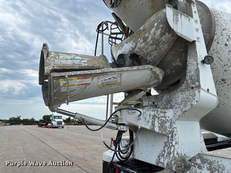 image for item DZ4547 2015 Freightliner 114SD ready mix truck