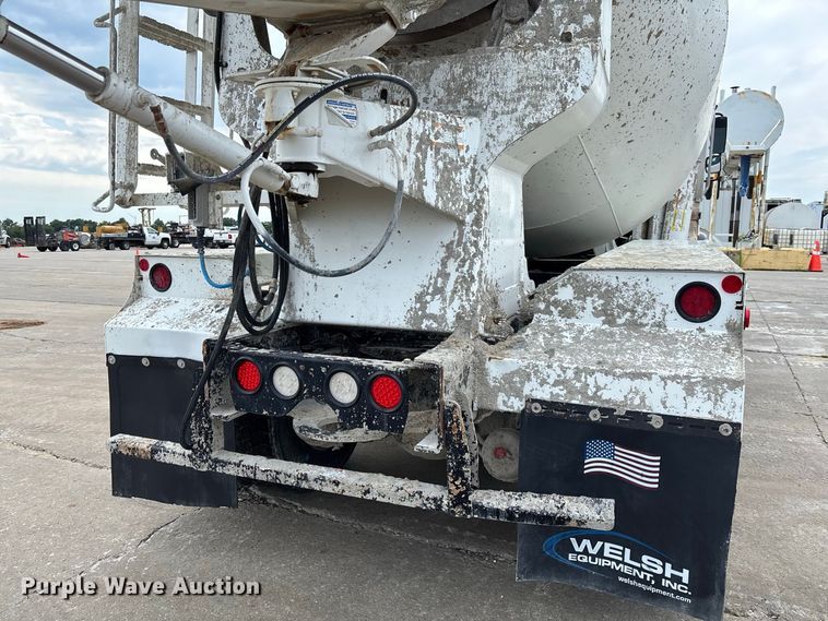 image for item DZ4547 2015 Freightliner 114SD ready mix truck