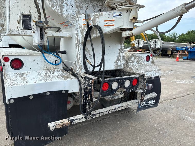 image for item DZ4547 2015 Freightliner 114SD ready mix truck