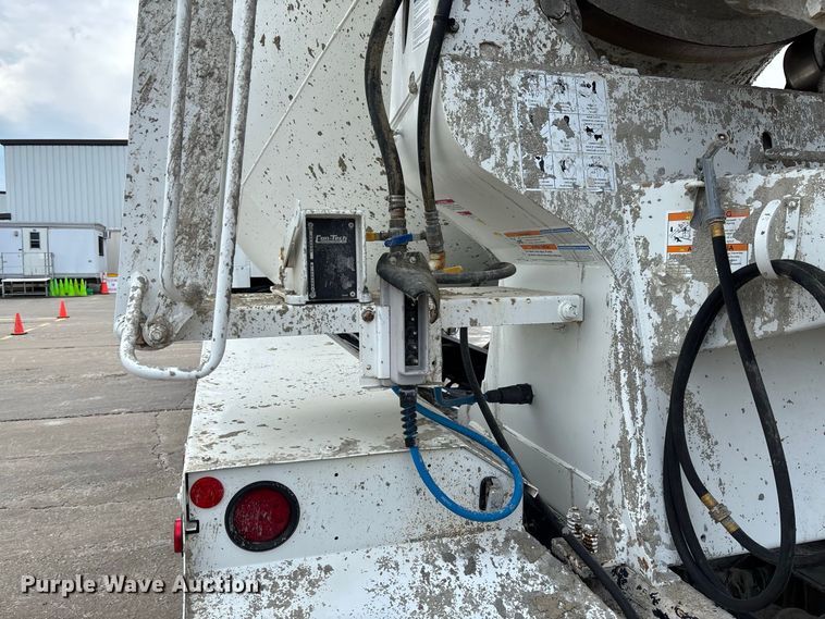 image for item DZ4547 2015 Freightliner 114SD ready mix truck
