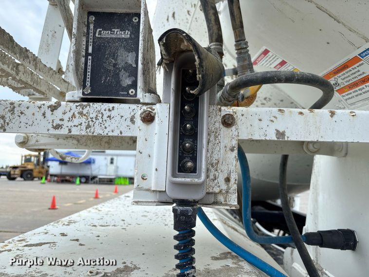 image for item DZ4547 2015 Freightliner 114SD ready mix truck