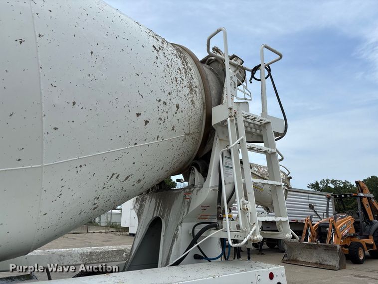 image for item DZ4547 2015 Freightliner 114SD ready mix truck